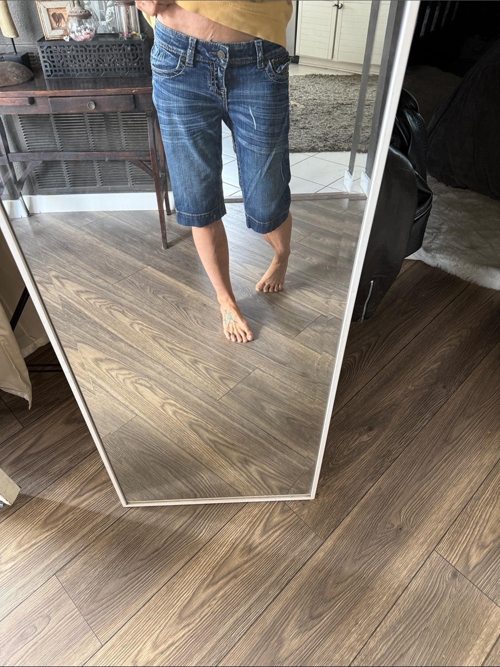 Kut from the Kloth Dark Blue Denim Shorts with Brown Label